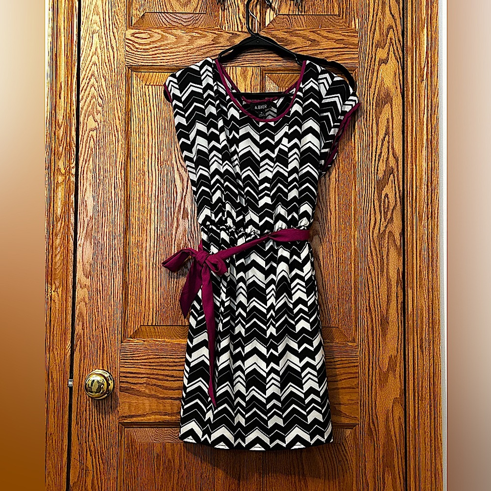 A. Byer Short Sleeve Dress 💲BUNDLE AND SAVE BIG💲